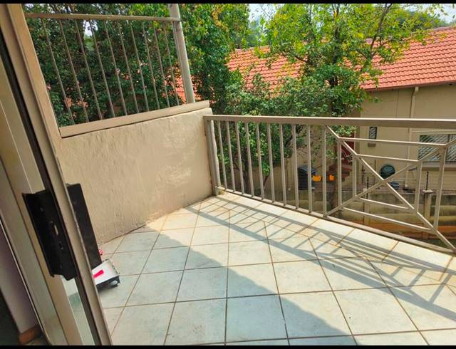 2 BEDROOM PROPERTY TO RENT IN MORELETAPARK